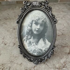 Victorian Oval Picture Frame